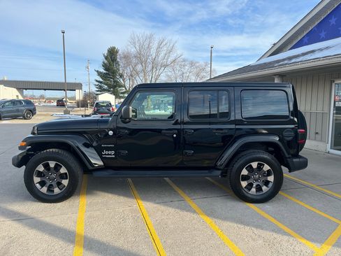 Used 2018 Jeep Wrangler Unlimited Sahara w/ LED Lighting Group image 4