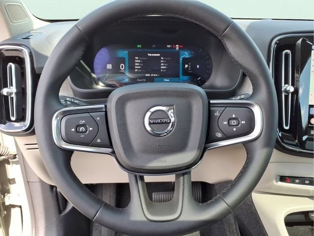 Used 2025 Volvo XC40 B5 Plus w/ Protection Package Premier AWD/4WD image 19