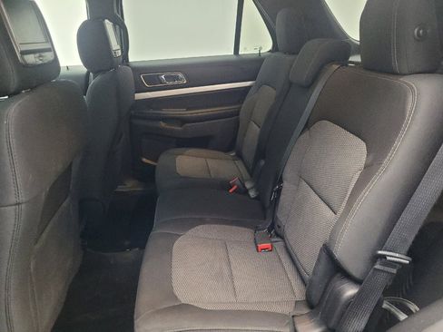 Used 2017 Ford Explorer XLT FWD image 18