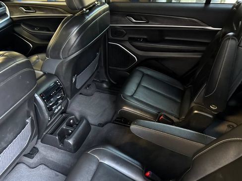 Used 2022 Jeep Grand Cherokee L Limited AWD/4WD image 12