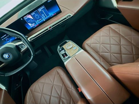 Used 2023 BMW iX xDrive50 w/ Ultimate Package 2 image 18