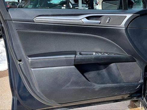 Used 2020 Ford Fusion SE image 22