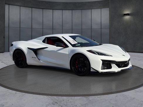 Used 2023 Chevrolet Corvette Z06 w/ Z07 Performance Package RWD image 8