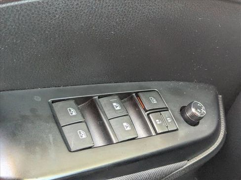 Used 2014 Toyota Highlander LE image 15