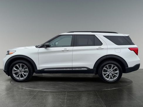 Used 2020 Ford Explorer XLT w/ Equipment Group 202A AWD/4WD image 5