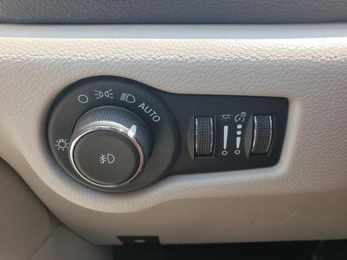 Used 2024 Chrysler Pacifica Touring-L w/ Road Tripper Package AWD/4WD image 30