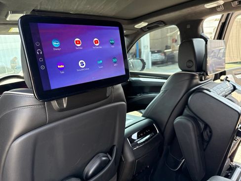 Used 2025 Cadillac Escalade ESV Sport Platinum w/ LPO, ONYX Package AWD/4WD image 11