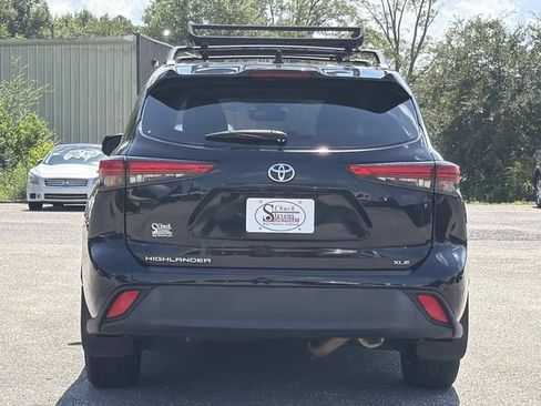 Used 2022 Toyota Highlander XLE FWD image 11