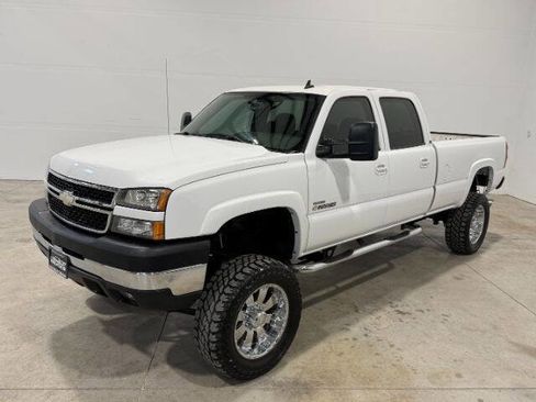 Used 2007 Chevrolet Silverado 2500 LT w/ Heavy-Duty Power Package image 2