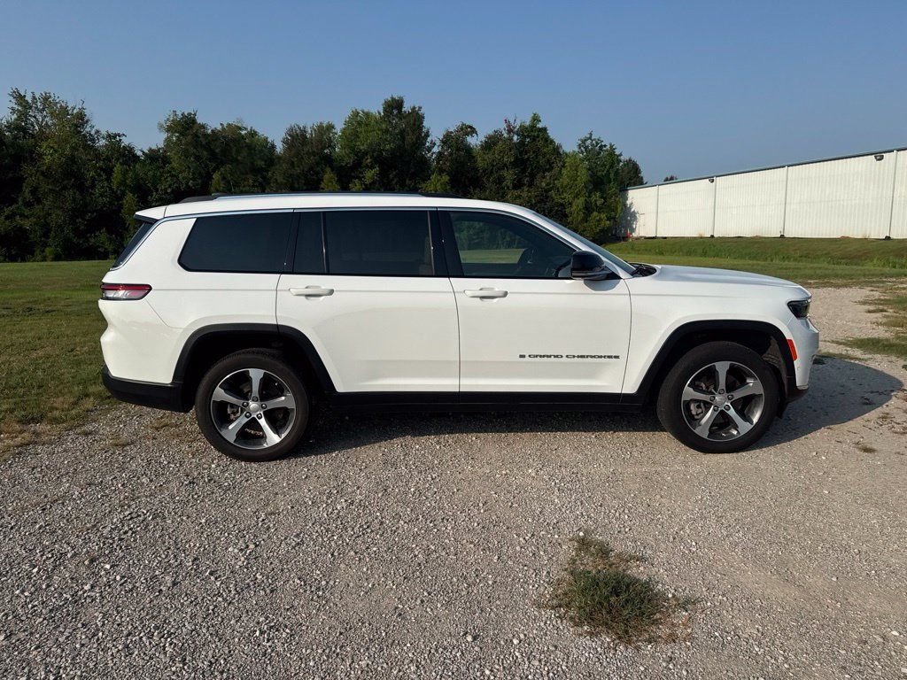 Used 2023 Jeep Grand Cherokee L Limited w/ Luxury Tech Group II AWD/4WD image 4