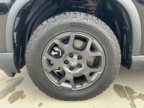 Used 2025 Honda Pilot TrailSport image 13