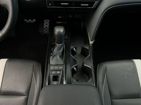 Used 2025 Toyota Camry SE image 15