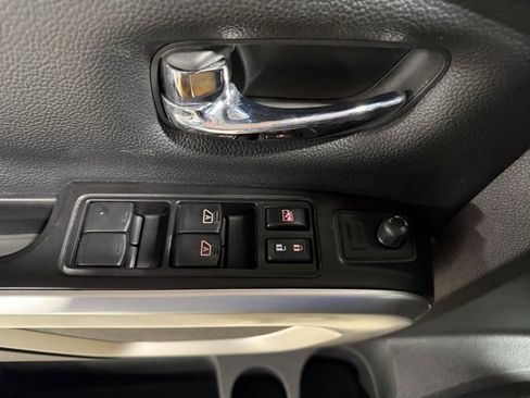 Used 2019 Nissan Titan SV image 8
