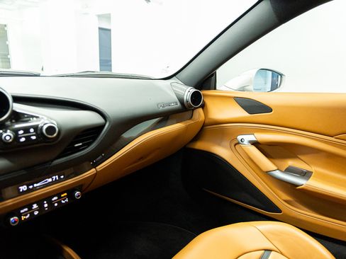 Used 2022 Ferrari F8 Tributo image 42