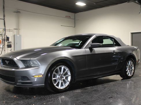 Used 2014 Ford Mustang Convertible RWD image 6