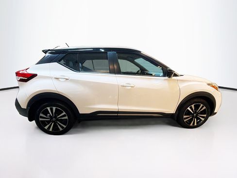 Used 2019 Nissan Kicks SR w/ SR Premium Package FWD image 10