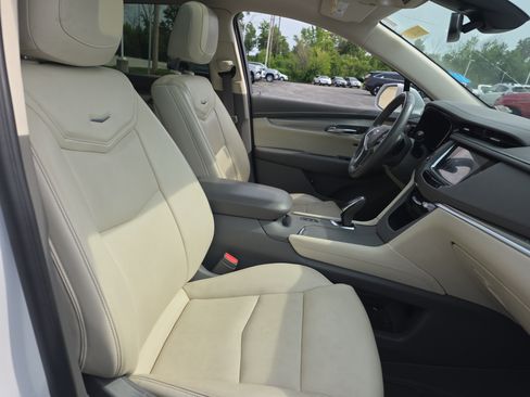 Used 2018 Cadillac XT5 Premium Luxury w/ Driver Assist Package AWD/4WD image 9