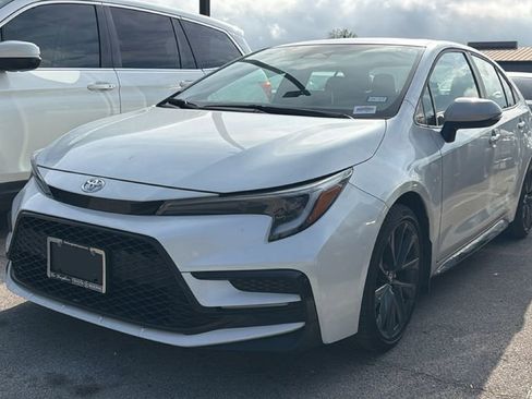 Certified 2025 Toyota Corolla SE w/ SE Premium Package FWD image 13