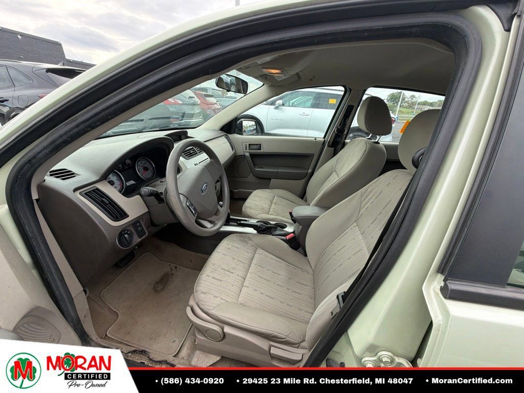Used 2011 Ford Focus SE FWD image 7