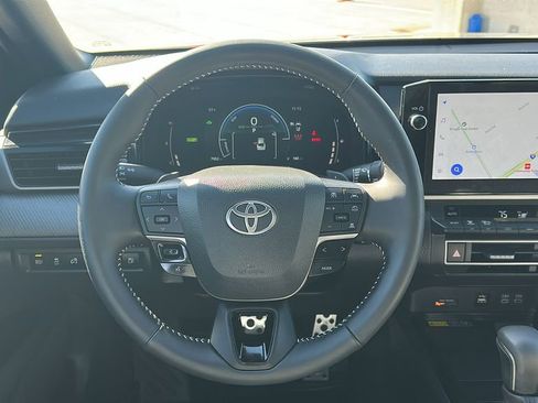 Used 2025 Toyota Camry Hybrid image 23