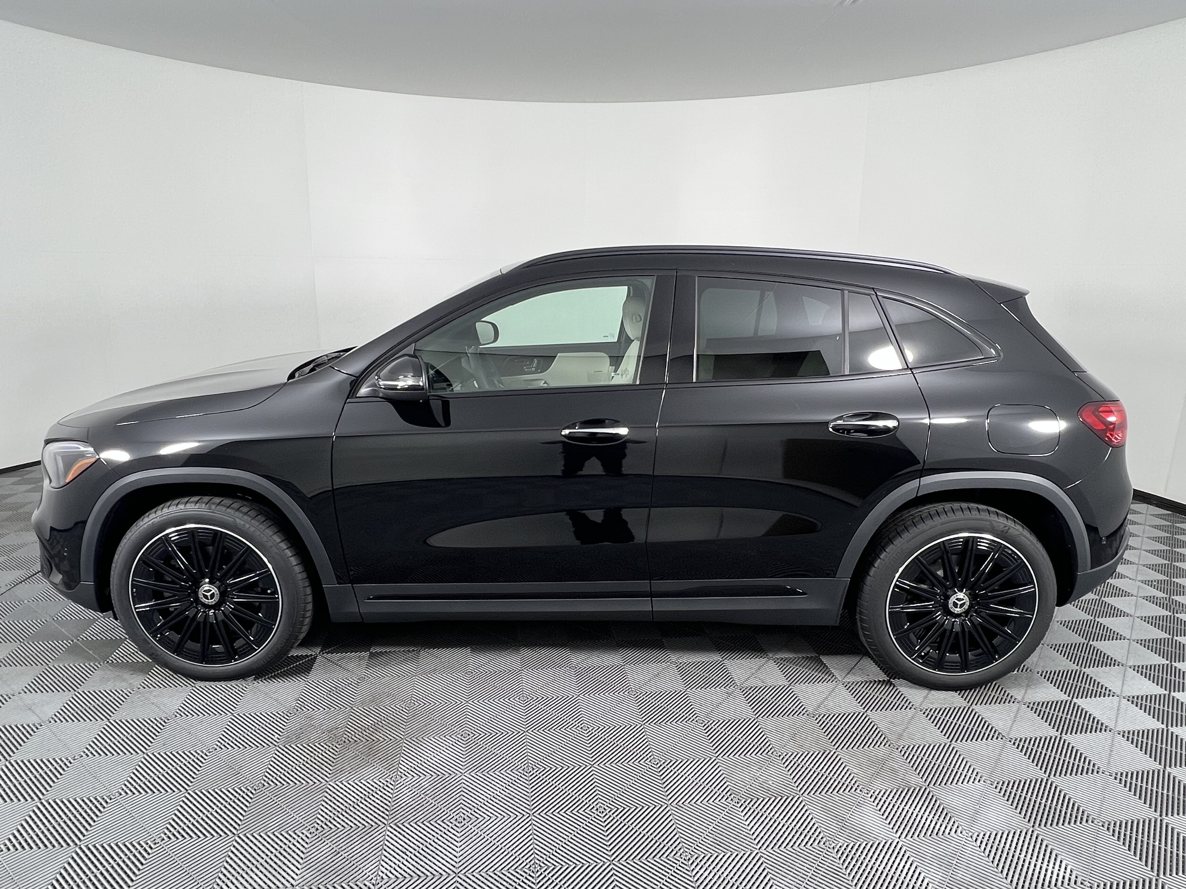 New 2026 Mercedes-Benz GLA 250 image 9