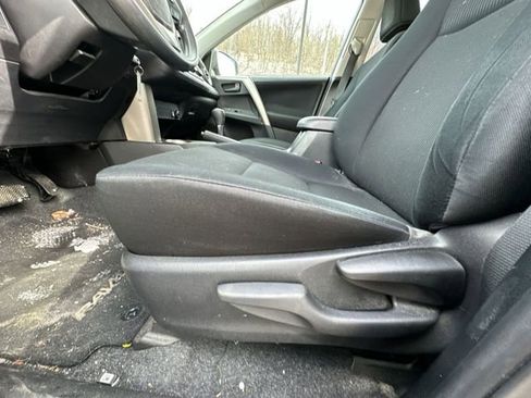 Used 2015 Toyota RAV4 LE image 16