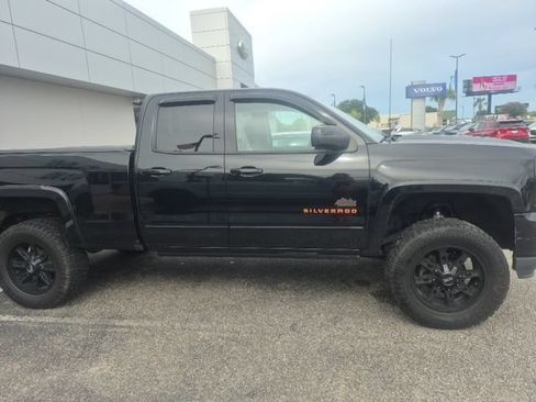 Used 2017 Chevrolet Silverado 1500 LT w/ All Star Edition AWD/4WD image 2