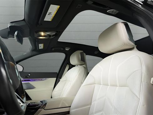 Used 2023 BMW 760i xDrive w/ Executive Package image 24