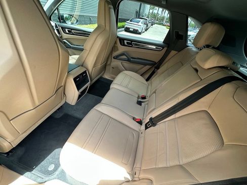 Certified 2023 Porsche Cayenne AWD/4WD image 39