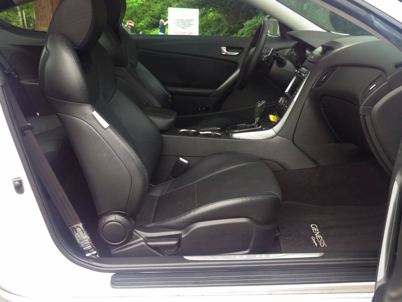 Used 2011 Hyundai Genesis 3.8 RWD image 13