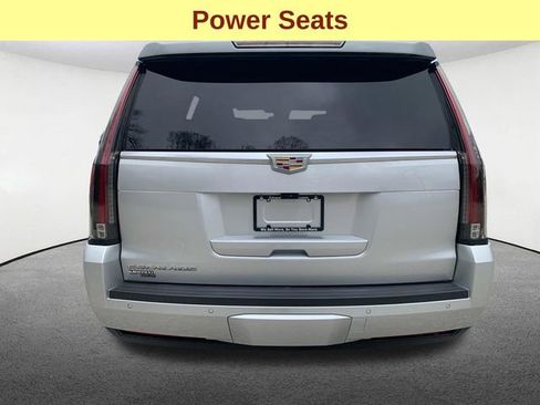 Used 2017 Cadillac Escalade Luxury AWD/4WD image 12