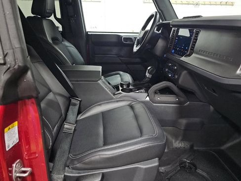 Used 2025 Ford Bronco Badlands image 11