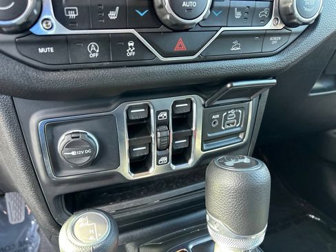 Used 2024 Jeep Wrangler Unlimited Sport AWD/4WD image 38