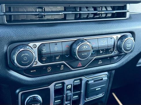 Used 2024 Jeep Wrangler Sport S image 15