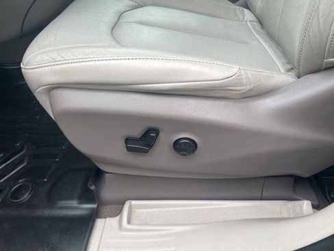 Used 2021 Chrysler Pacifica Touring-L image 14