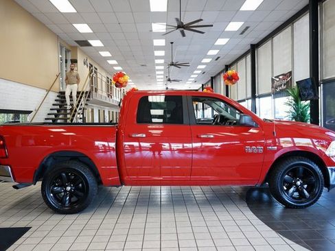 Used 2018 RAM 1500 Classic SLT image 13