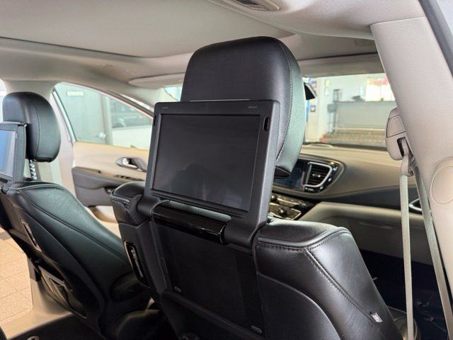Used 2018 Chrysler Pacifica Limited w/ Advanced Safetytec Group FWD image 27