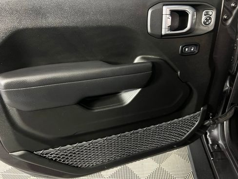 Used 2024 Jeep Wrangler Sport S image 25