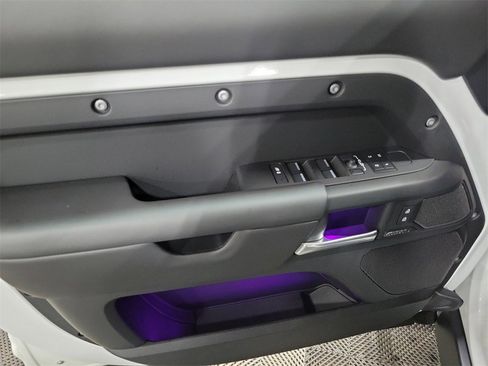 New 2025 Land Rover Defender 110 X-Dynamic SE image 14