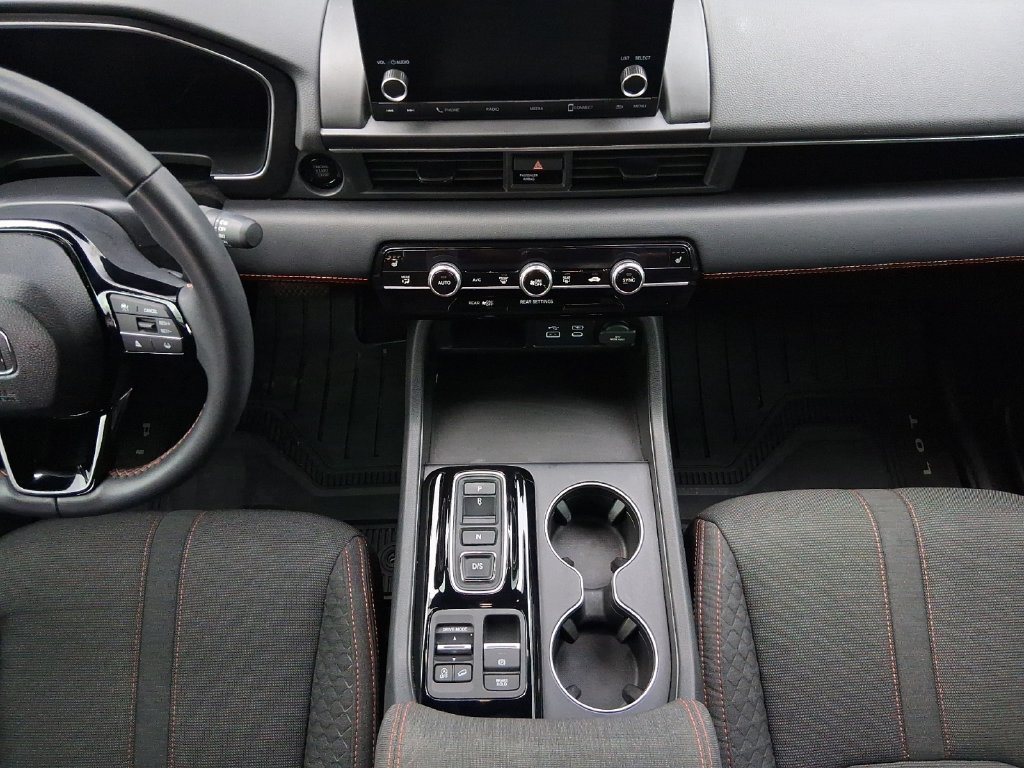 Used 2025 Honda Pilot Sport image 25