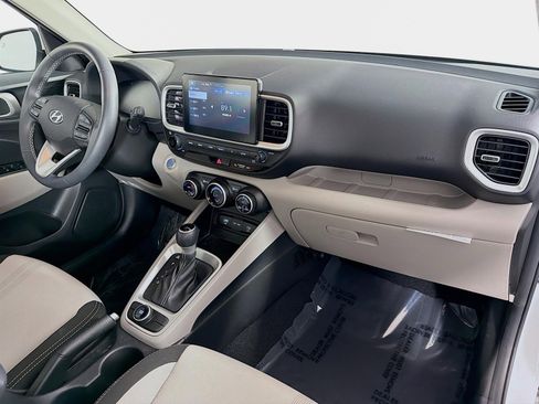 Certified 2024 Hyundai Venue SEL image 27