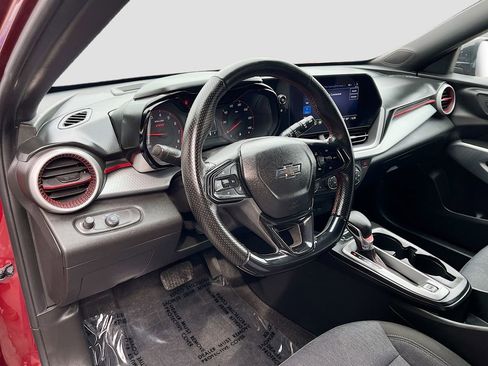 Used 2024 Chevrolet Trax RS FWD image 9