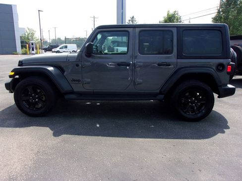 Used 2022 Jeep Wrangler Unlimited Sport AWD/4WD image 2