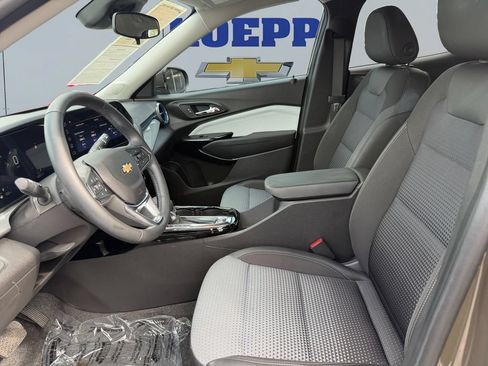 Used 2024 Chevrolet Trax LT w/ Driver Confidence Package FWD image 10