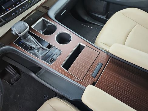 Used 2021 Toyota Sienna XLE image 26