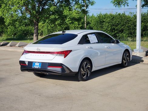 Used 2024 Hyundai Elantra SEL w/ Convenience Package FWD image 5