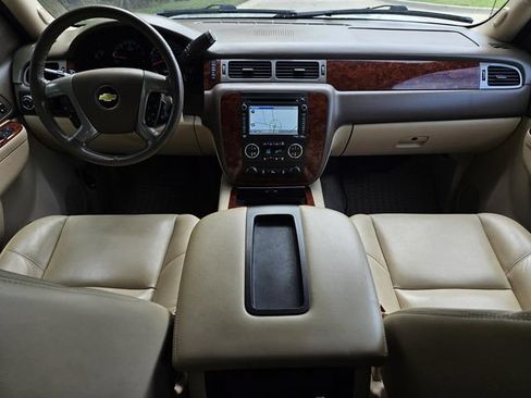 Used 2013 Chevrolet Avalanche LTZ RWD image 23