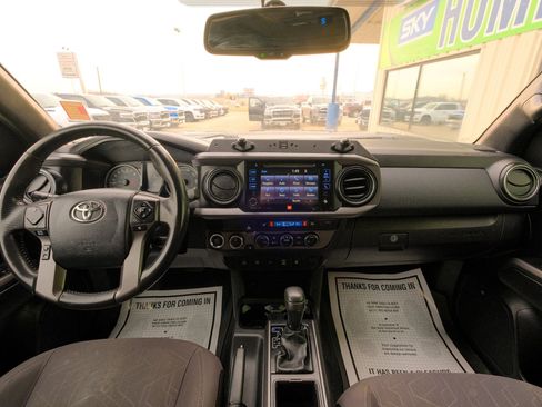 Used 2017 Toyota Tacoma TRD Off-Road image 26