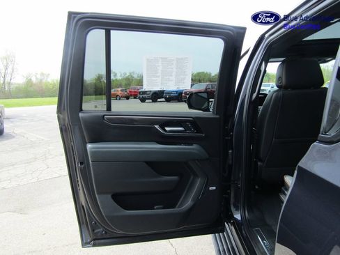 Used 2025 GMC Yukon XL AT4 w/ AT4 Premium Package AWD/4WD image 42