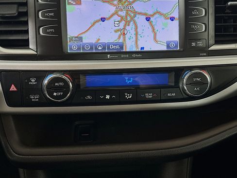 Used 2019 Toyota Highlander XLE image 23